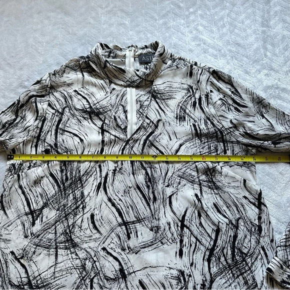 ASTR The Label High Neck Keyhole Long Sleeve Blouse White/ Black - Picture 8 of 9